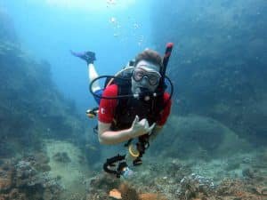 diver with red shirt smiling 1024x768