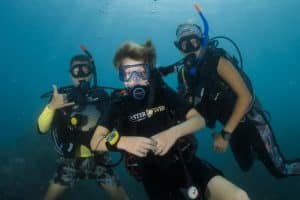group of divers koh tao