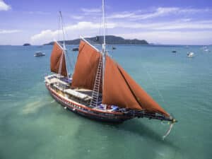 phinisi with sails up